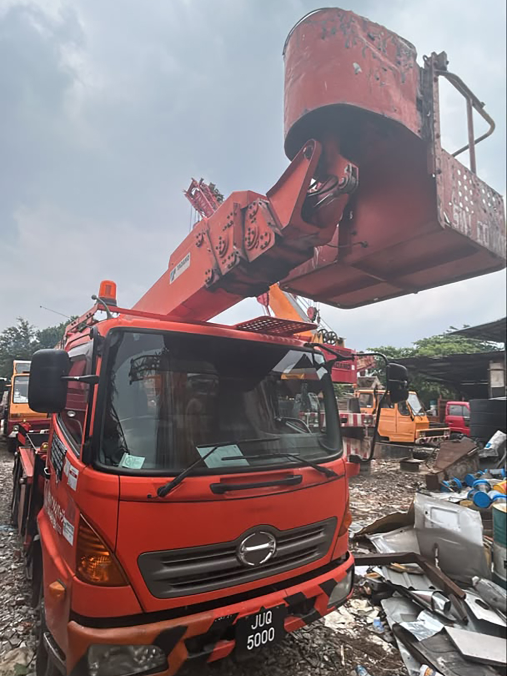 27 Meter Skylift